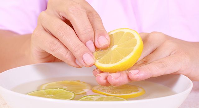 grow nails with lemon