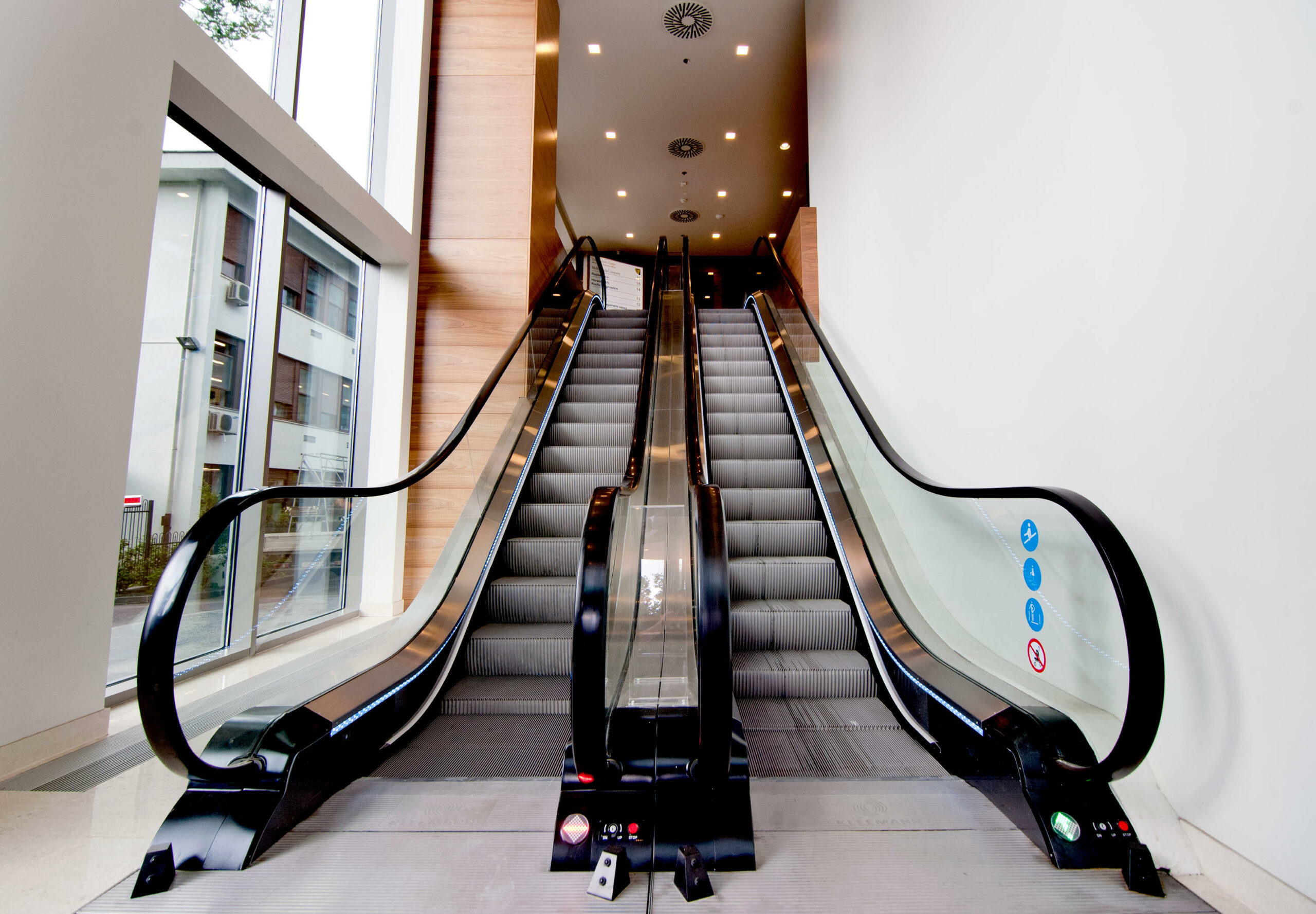 How Does an Escalator Work in Tamil 
