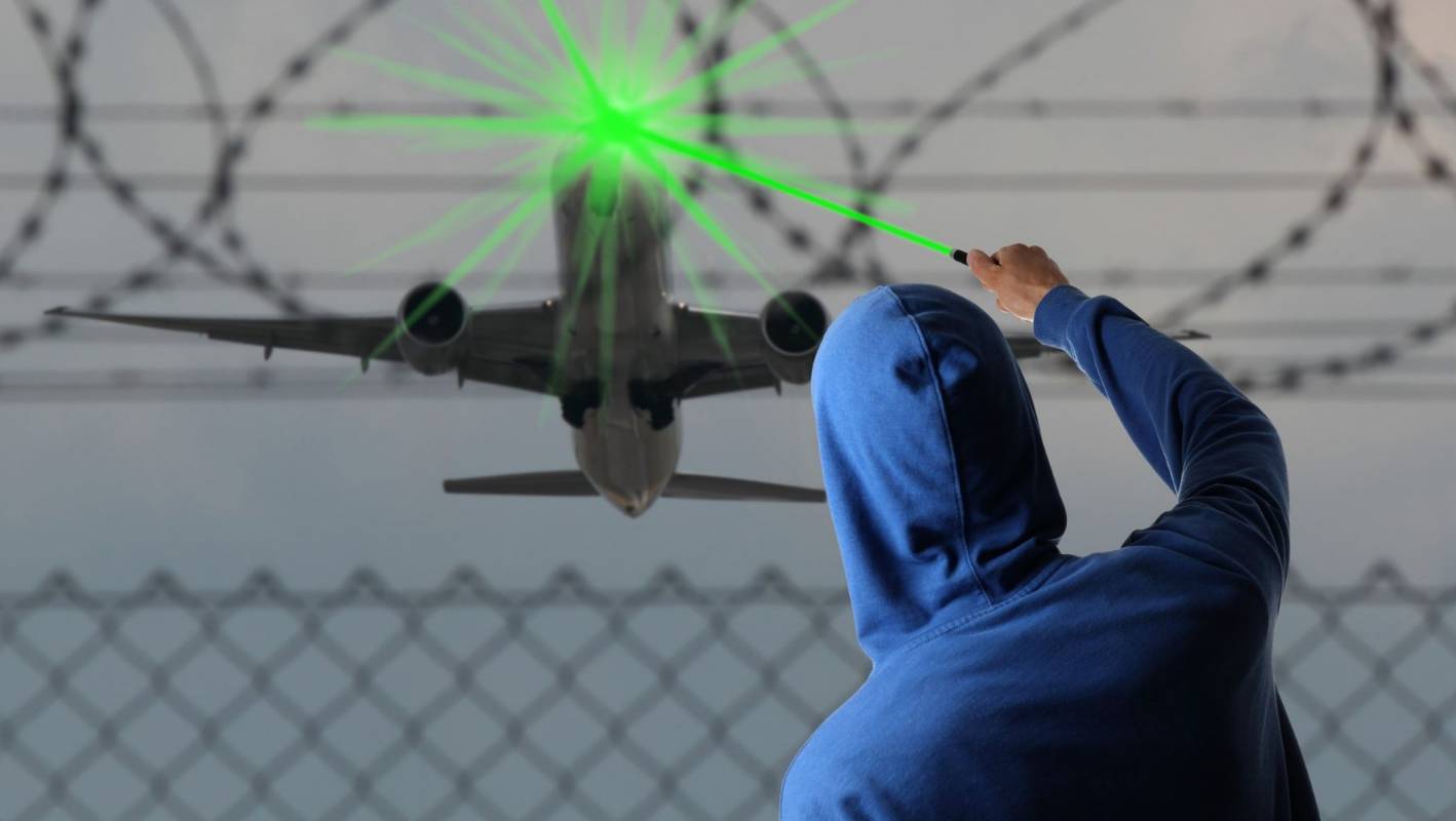 why is pointing laser at aircraft dangerous in tamil