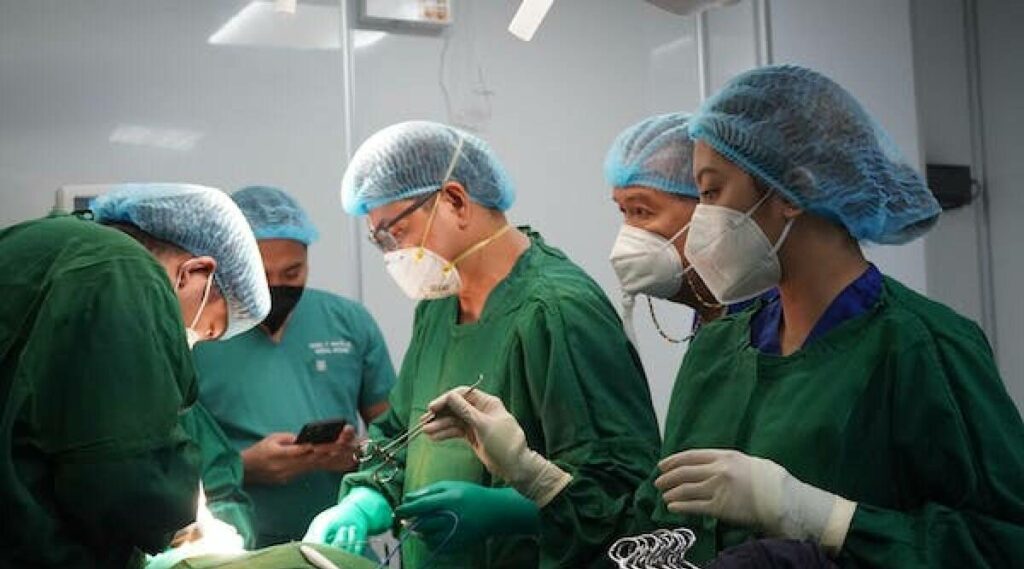 why doctors wear green dress in operation theatre in tamil