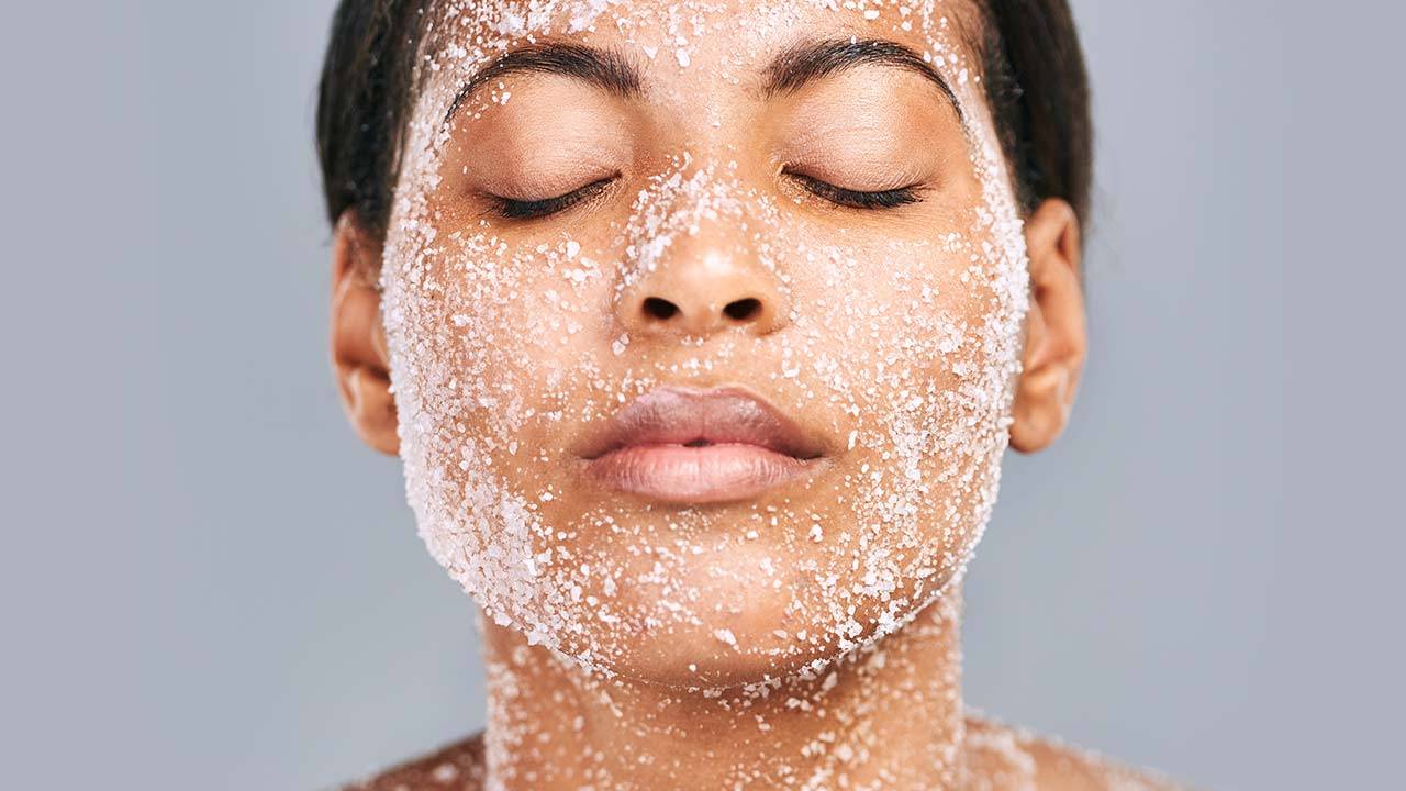 How to Use Salt for Skin Whitening in Tamil