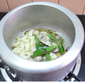 Mochai Kottai Kulambu Recipe in Tamil