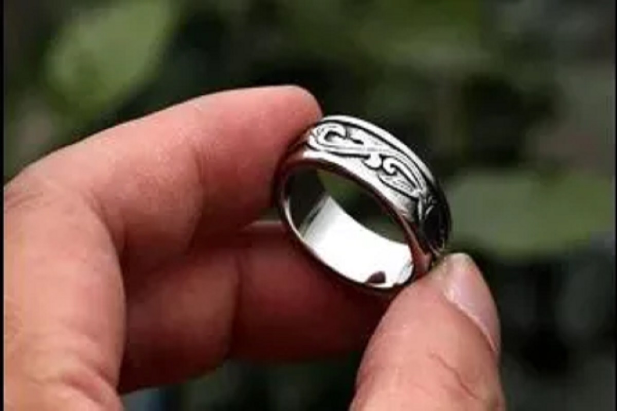 Silver Ring in Little Finger Benefits in Tamil