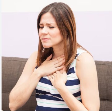  what causes female left side chest pain in tamil