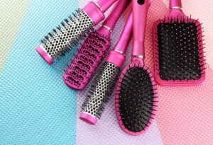 Tips To Clean Comb in Tamil